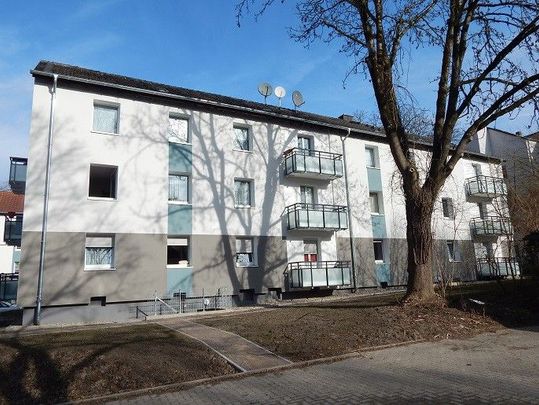 sanierte 2-Zi-Wohnung mit Balkon in zentraler Lage - Foto 1