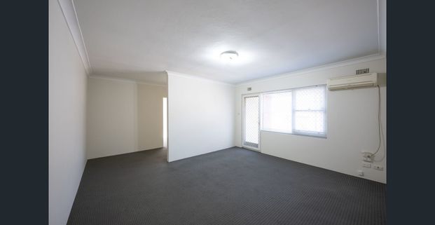 Tidy 2 Bedroom Unit - Photo 1