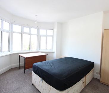 4 bedroom semi-detached house to rent - Photo 3