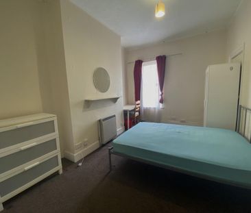 6 bedroom terraced house to rent - Photo 2