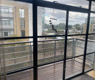 3 Bed Penthouse, Town Meadow, TW8 - Photo 2