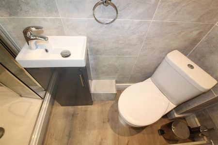 1 bedroom in a house share to rent - Photo 4