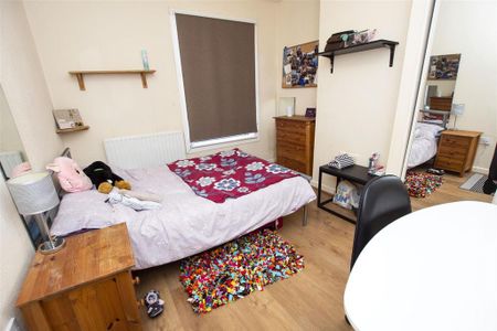 4 bedroom house to rent - Photo 3