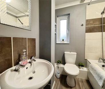 2 bedroom end of terrace house to rent - Photo 5