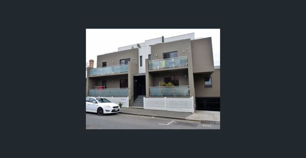 Stylish 1-Bedroom Apartment in Prime Fitzroy Location - Photo 1