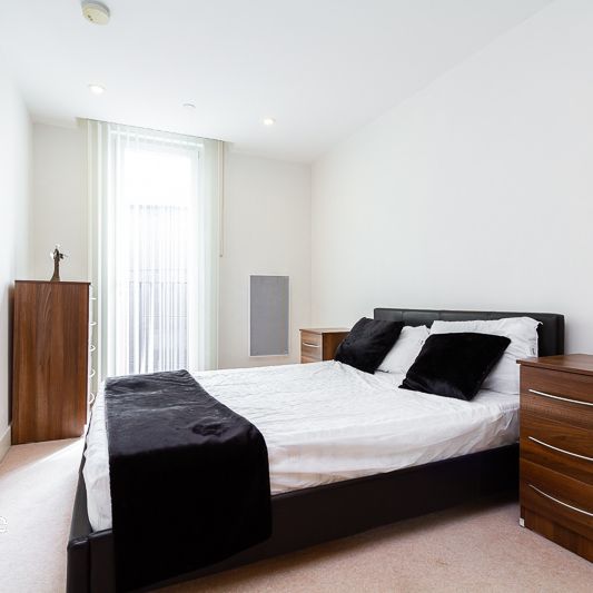 HAYES APARTMENTS CARDIFF CITY CENTRE FURNISHED TWO BEDROOM APARTMENT - Photo 1