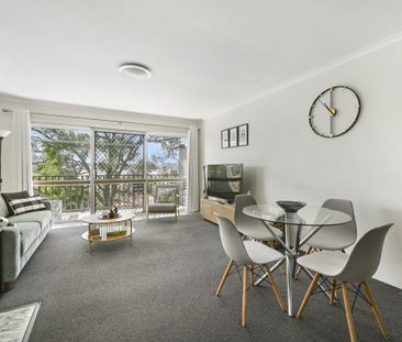 Stylish Top-Floor Inner City Living – Fully Furnished & Ready to Mo... - Photo 4