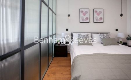 1 Bedroom flat to rent in Emery Wharf, Wapping, E1W - Photo 2