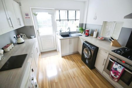 Millbrook Close, Lincoln, North Hykeham - Photo 4