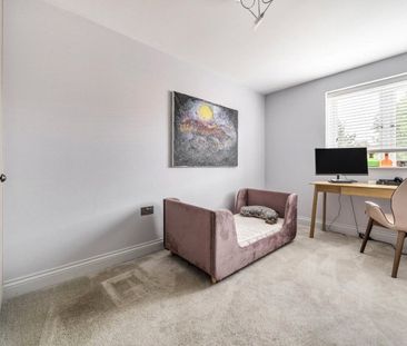 4 bedroom semi detached to rent - Photo 5