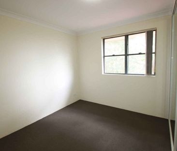 Courtyard comfort meets unbeatable convenience - Photo 3