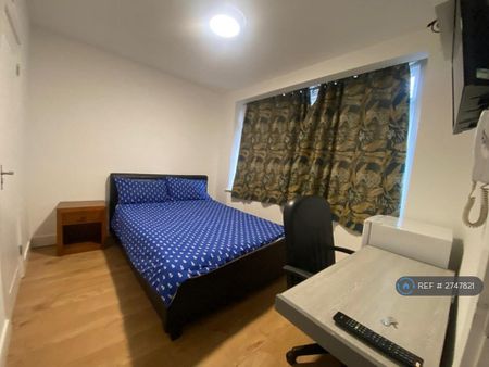 1 bedroom in a house share to rent - Photo 5