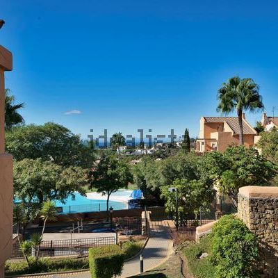 Alquiler de piso en Calle Lila - Photo 1