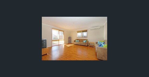 STUNNING 4 BEDROOM FAMILY HOME IN QUIET COURT LOCATION - Photo 1