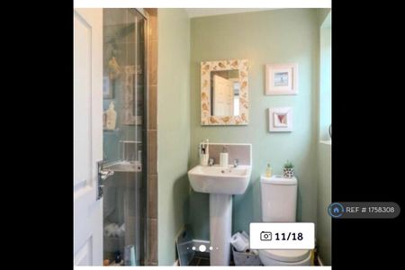 4 bedroom end of terrace house to rent - Photo 5