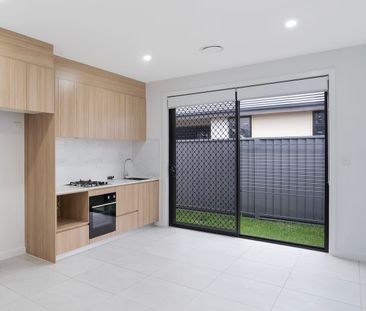 Spacious Duplex - Ducted Air - Photo 4