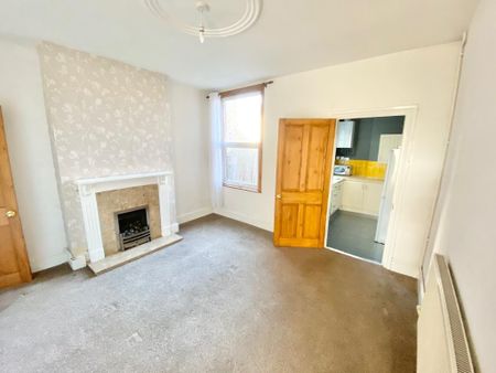 2 bedroom terraced house to rent - Photo 2