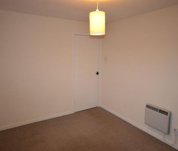 2 bedroom semi-detached house to rent - Photo 3