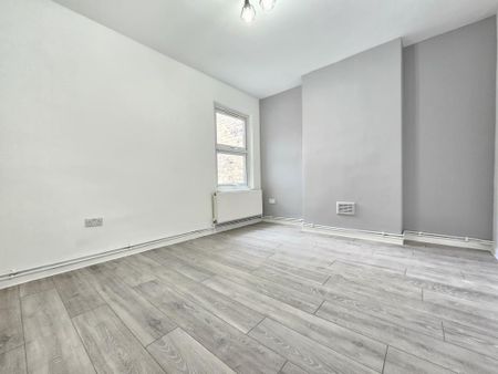 3 bedroom flat to rent - Photo 5