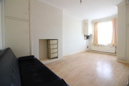 Elthorne Road, London - Photo 2