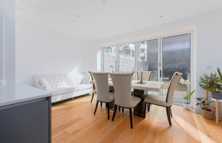 4 bedroom end of terrace house to rent - Photo 4