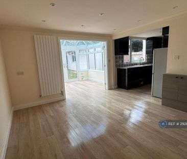 4 bedroom semi-detached house to rent - Photo 1