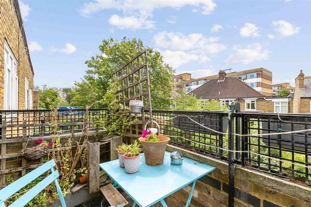 4 bedroom flat to rent - Photo 1