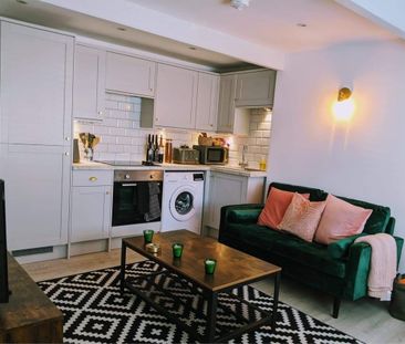 1 Bed End Terrace, Haleys Yard, LS13 - Photo 3