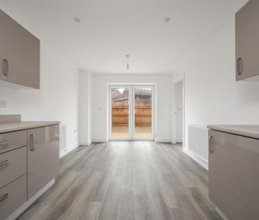 3 bedroom semi-detached house to rent - Photo 5