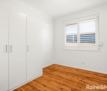 Freshly Updated Three Bedroom Family Home - Photo 4