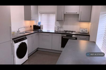 1 bedroom in a flat share to rent - Photo 5