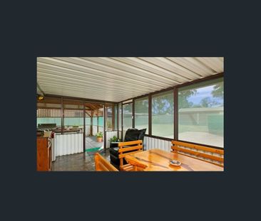 House and Large separate double garage on massive lot!! AVAILABLE N... - Photo 4