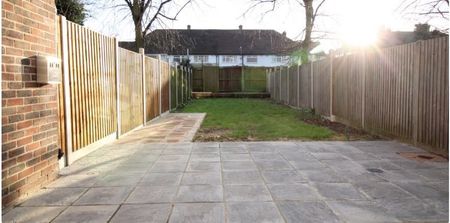Room in a Shared House, Mulberry Way, IG6 - Photo 2