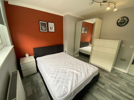 1 bedroom in a house share to rent - Photo 4