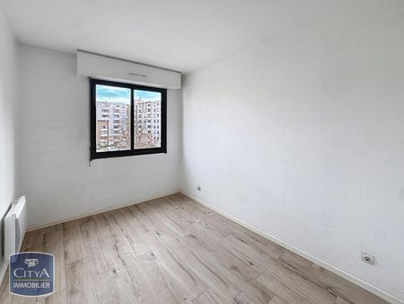 Location Appartement 4 pièces 82m² LYON 8ème - Photo 4