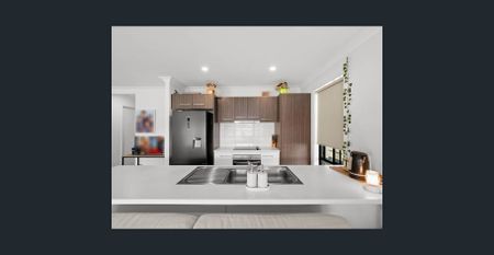 Stylish 4-Bedroom Home in Redbank – Walk to Schools & Shops! - Photo 5