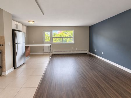 For Lease - 45 Paisley Boulevard Unit# 410, Mississauga, Ontario - Photo 4