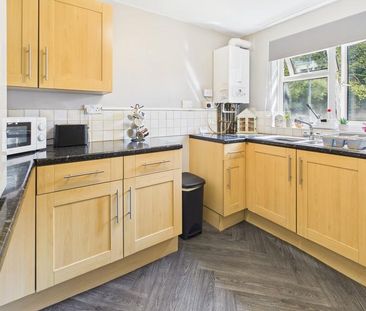 1 bedroom ground floor flat to rent - Photo 4