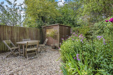 2 bedroom end of terrace house to rent - Photo 5