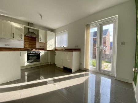 3 bedroom end of terrace house to rent - Photo 4