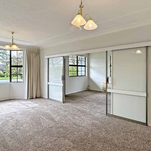 WINDSOR - 2 BEDROOMS - Photo 2
