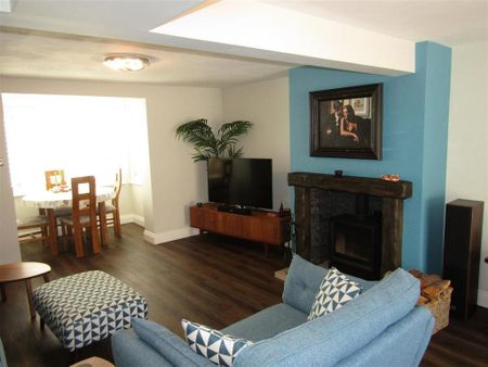 4 bedroom end of terrace house to rent - Photo 3