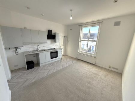 1 bedroom flat to rent - Photo 2