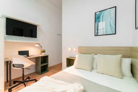 Via Laietana, Barcelona, Catalonia 08003 - Photo 2