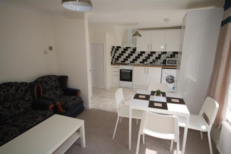 4 bedroom terraced house to rent - Photo 2
