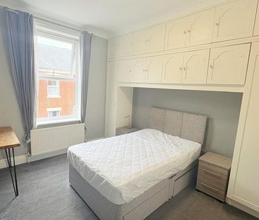 Terraced house to rent - Photo 3