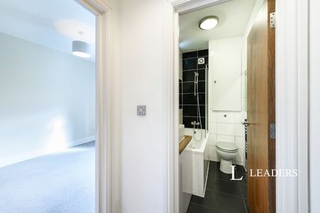 1 bedroom apartment to rent Garlands Road, Redhill, Surrey, RH1 - Photo 4