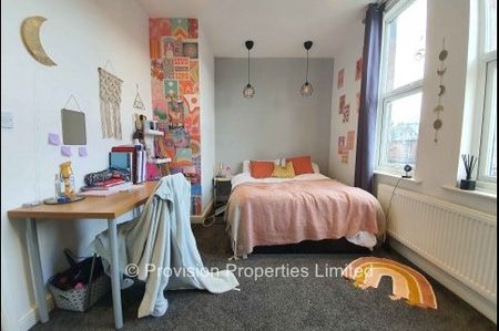 6 Bedroom Student Rentals Leeds - Photo 3