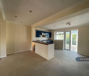 3 bedroom end of terrace house to rent - Photo 2