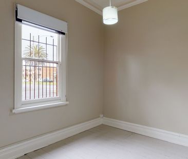 Light-Filled Living in the Heart of Canning Street - Photo 3